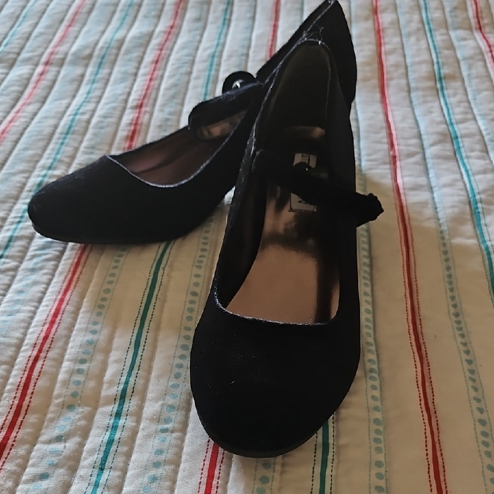 Steve Madden Black Velvet Heels Size 6